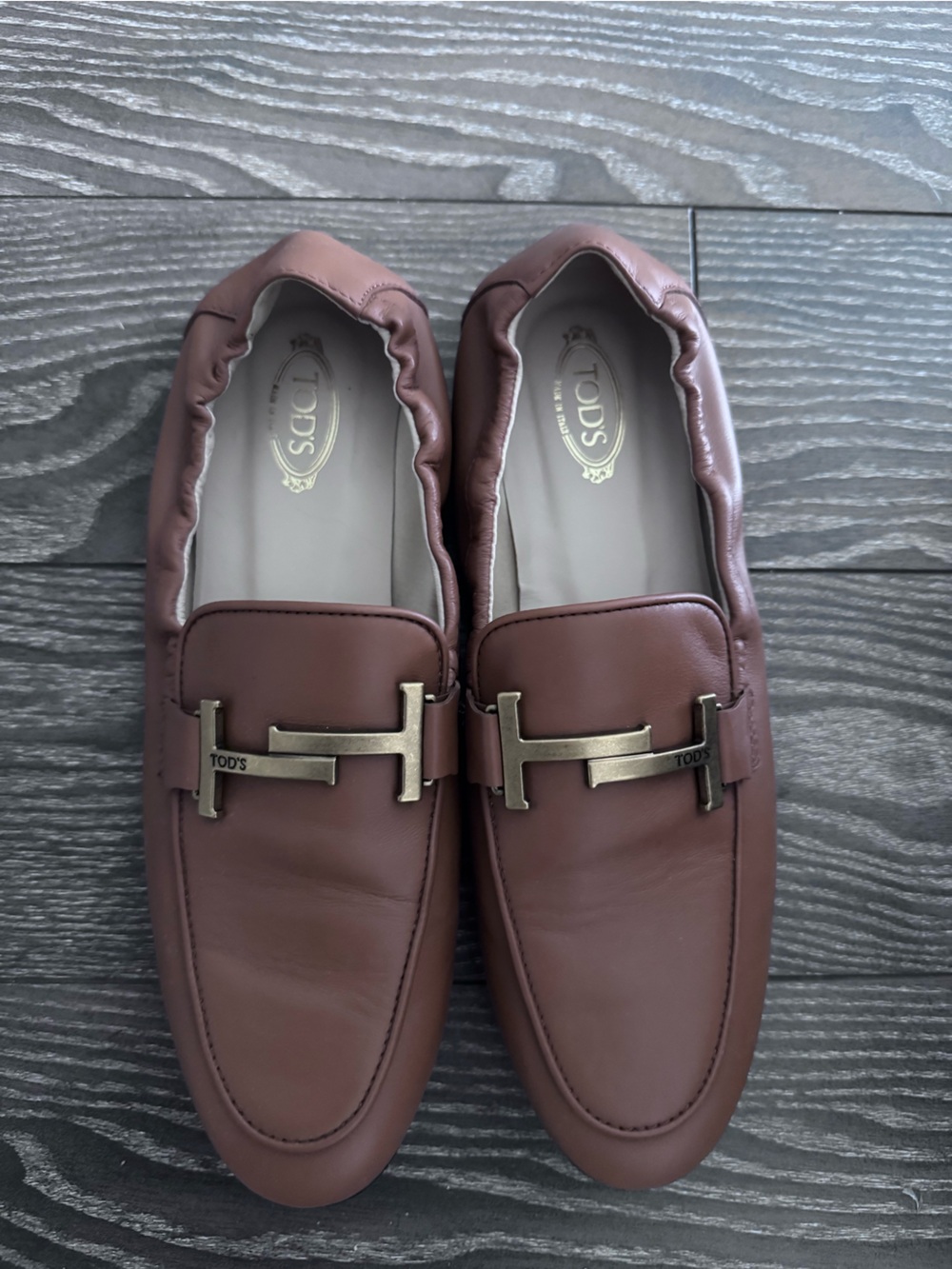Tod's Brown Leather Flats with Brass T-Clasp